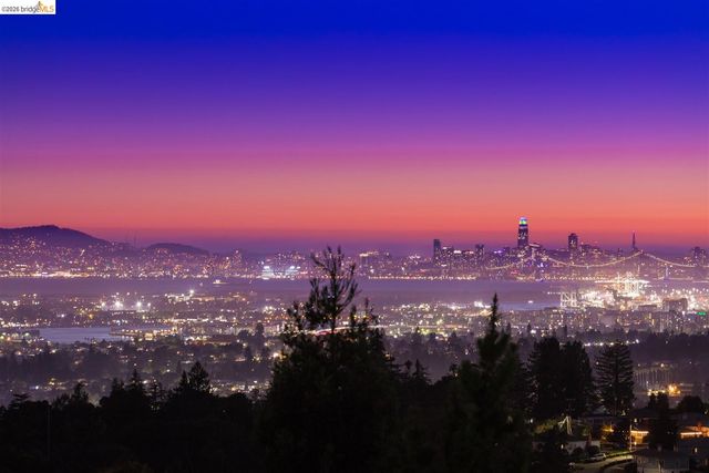 32 Sereno Circle, Oakland, CA 94619