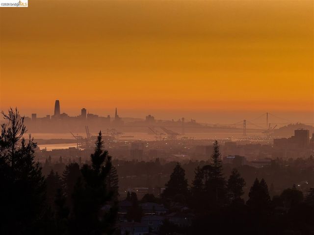 32 Sereno Circle, Oakland, CA 94619