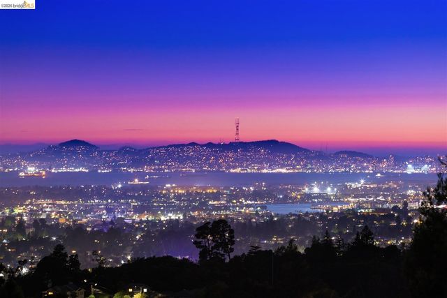 32 Sereno Circle, Oakland, CA 94619