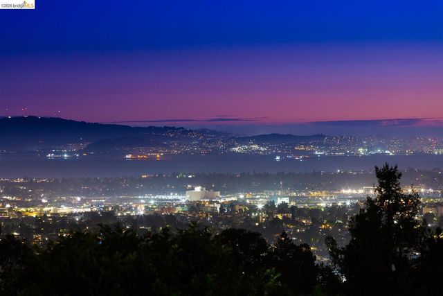32 Sereno Circle, Oakland, CA 94619