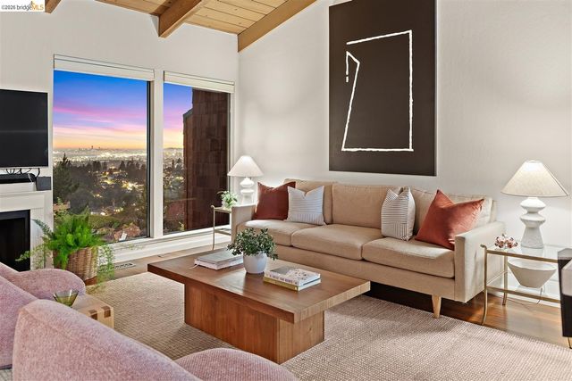 32 Sereno Circle, Oakland, CA 94619