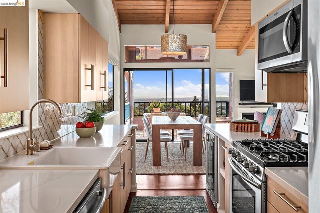 32 Sereno Circle, Oakland, CA 94619