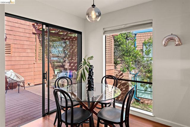 32 Sereno Circle, Oakland, CA 94619