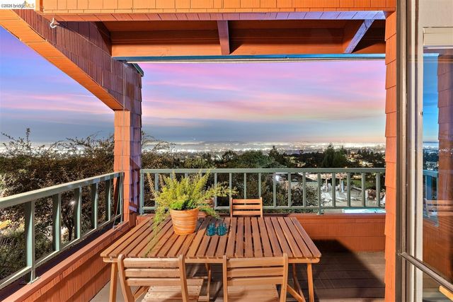 32 Sereno Circle, Oakland, CA 94619