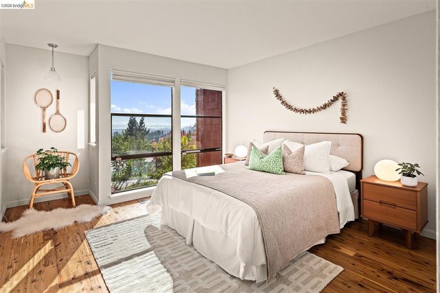 32 Sereno Circle, Oakland, CA 94619