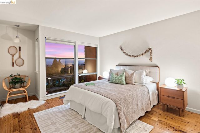 32 Sereno Circle, Oakland, CA 94619