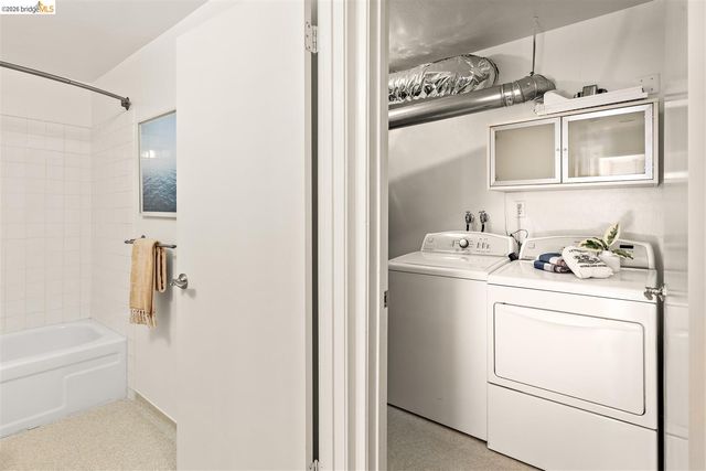 32 Sereno Circle, Oakland, CA 94619