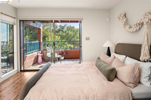 32 Sereno Circle, Oakland, CA 94619