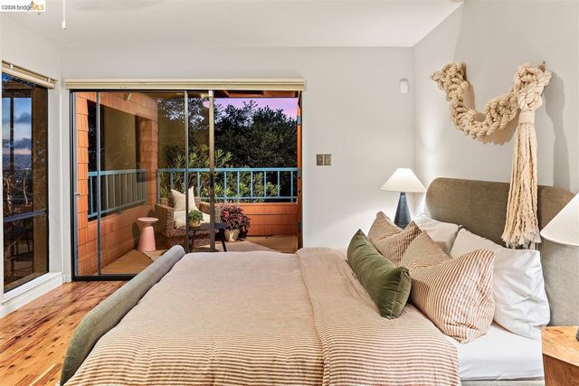 32 Sereno Circle, Oakland, CA 94619