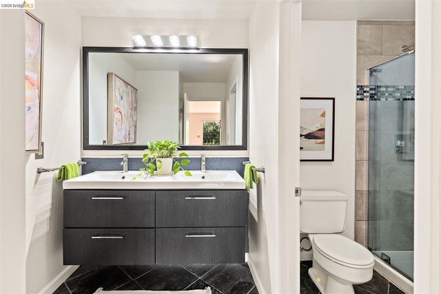 32 Sereno Circle, Oakland, CA 94619
