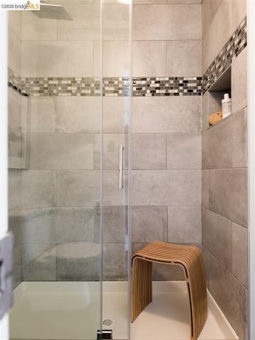 32 Sereno Circle, Oakland, CA 94619