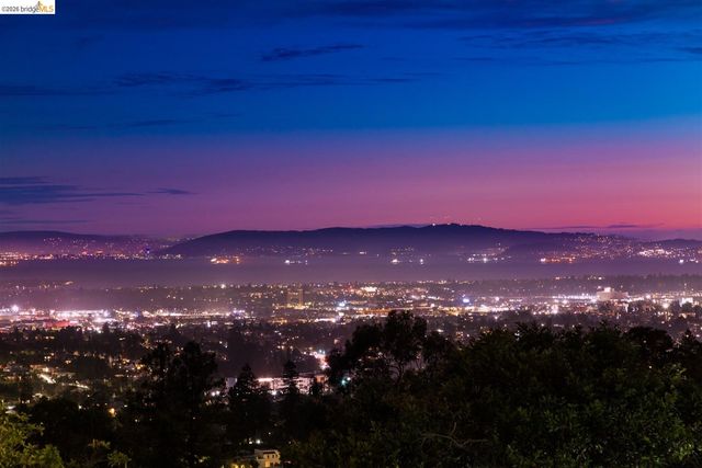 32 Sereno Circle, Oakland, CA 94619