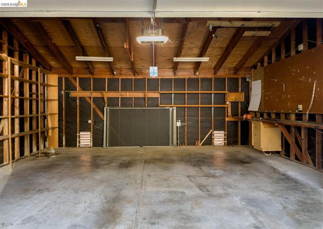 32 Sereno Circle, Oakland, CA 94619