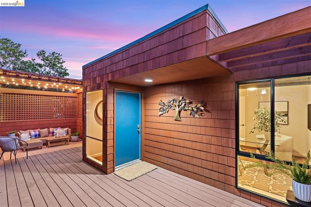 32 Sereno Circle, Oakland, CA 94619