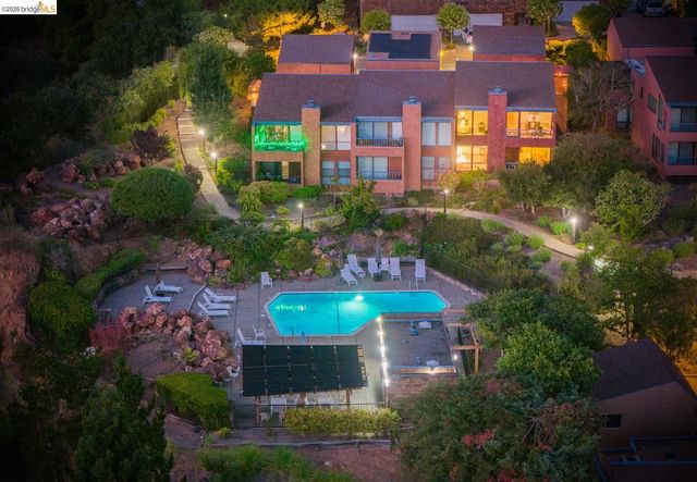 32 Sereno Circle, Oakland, CA 94619