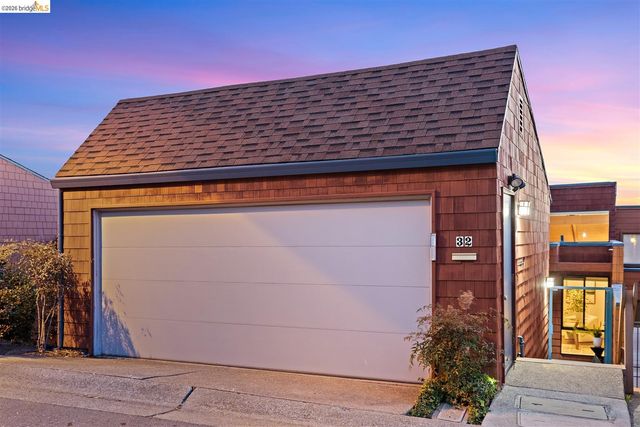 32 Sereno Circle, Oakland, CA 94619