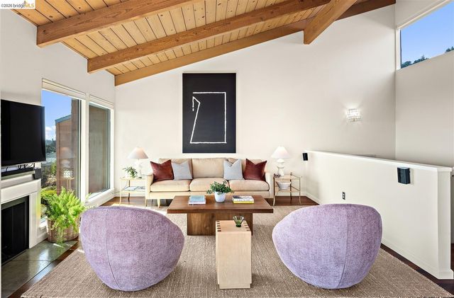 32 Sereno Circle, Oakland, CA 94619