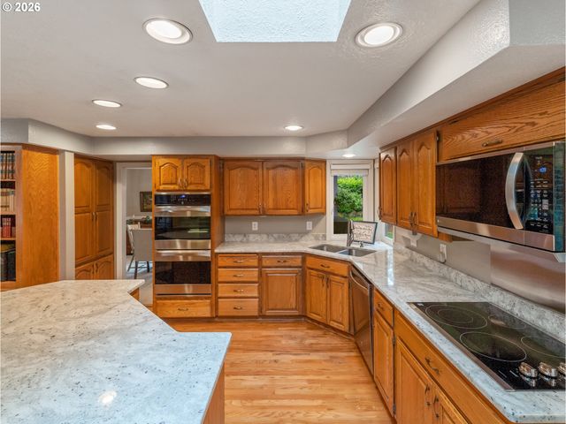 4886 SAGE HEN Cir, Lake Oswego, OR 97035