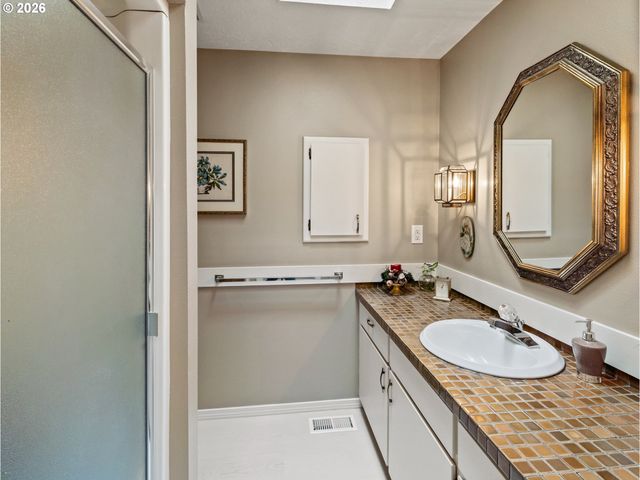 4886 SAGE HEN Cir, Lake Oswego, OR 97035