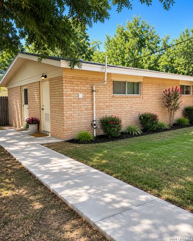 401 E WEINERT ST, Seguin, TX 78155