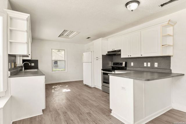 401 E WEINERT ST, Seguin, TX 78155