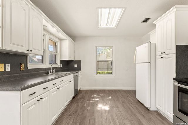 401 E WEINERT ST, Seguin, TX 78155