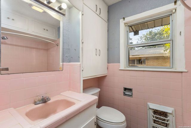 401 E WEINERT ST, Seguin, TX 78155