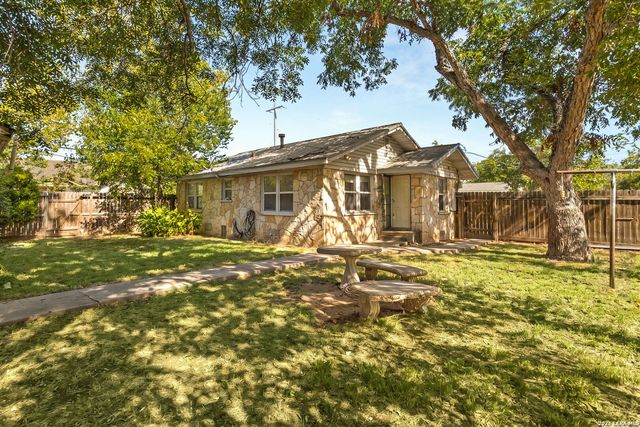 401 E WEINERT ST, Seguin, TX 78155