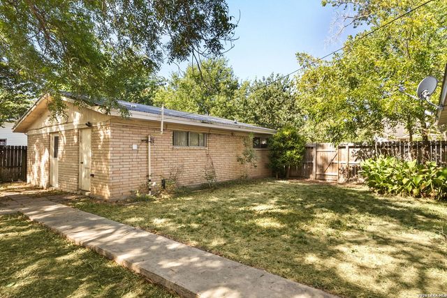 401 E WEINERT ST, Seguin, TX 78155