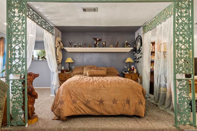 401 E WEINERT ST, Seguin, TX 78155