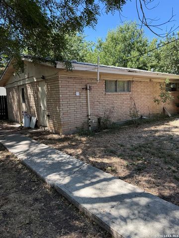 401 E WEINERT ST, Seguin, TX 78155
