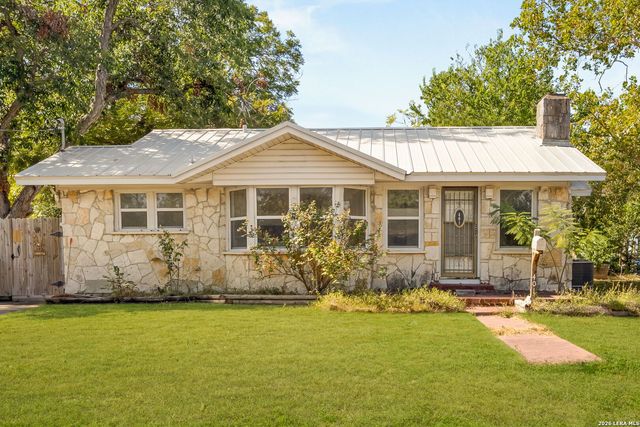 401 E WEINERT ST, Seguin, TX 78155