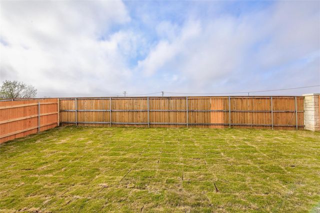 401 Yemen RD, Taylor, TX 76574