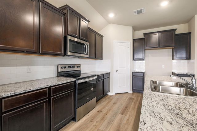 401 Yemen RD, Taylor, TX 76574