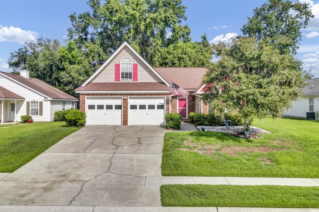 Image 1 of property listing at 206 Lytham Court, Charleston, SC 29414