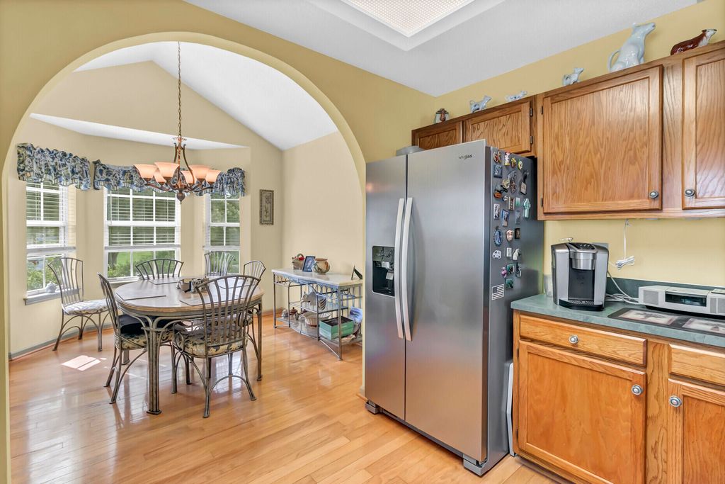 Image 11 of property listing at 206 Lytham Court, Charleston, SC 29414