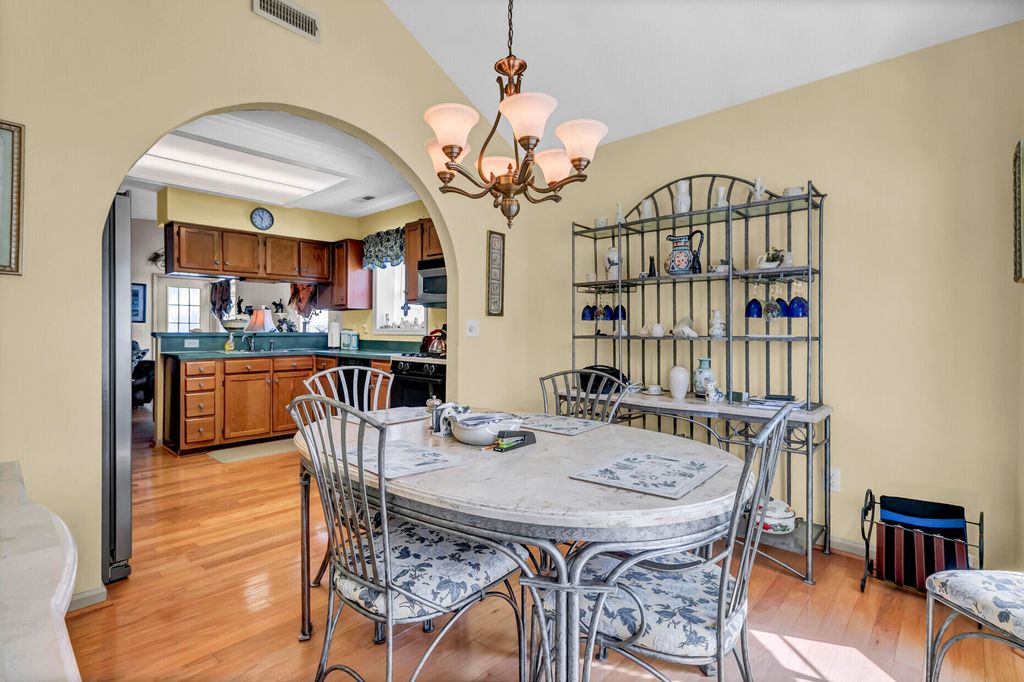 Image 14 of property listing at 206 Lytham Court, Charleston, SC 29414