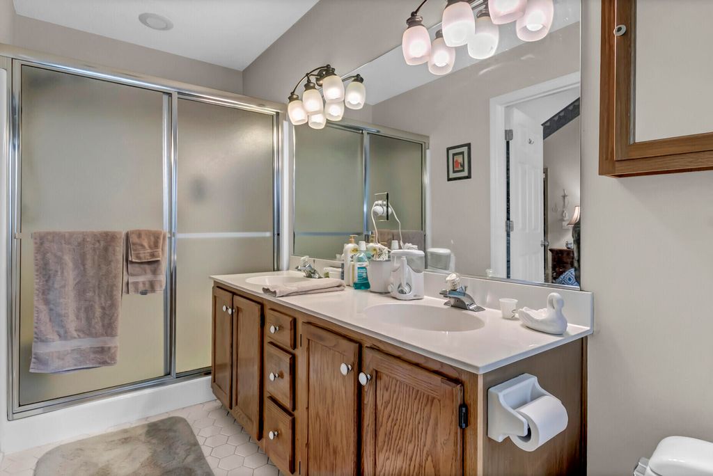 Image 17 of property listing at 206 Lytham Court, Charleston, SC 29414