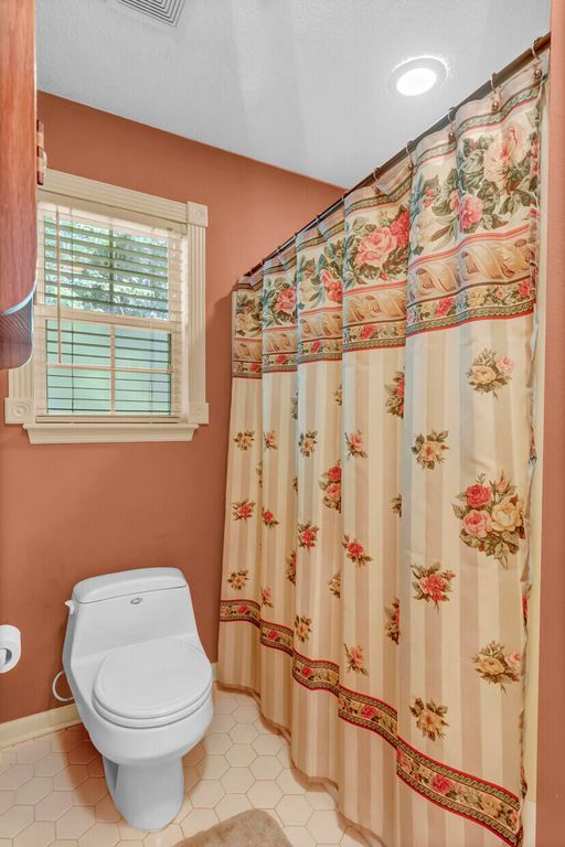 Image 22 of property listing at 206 Lytham Court, Charleston, SC 29414