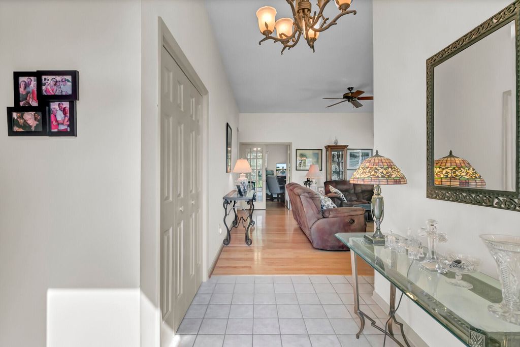 Image 5 of property listing at 206 Lytham Court, Charleston, SC 29414