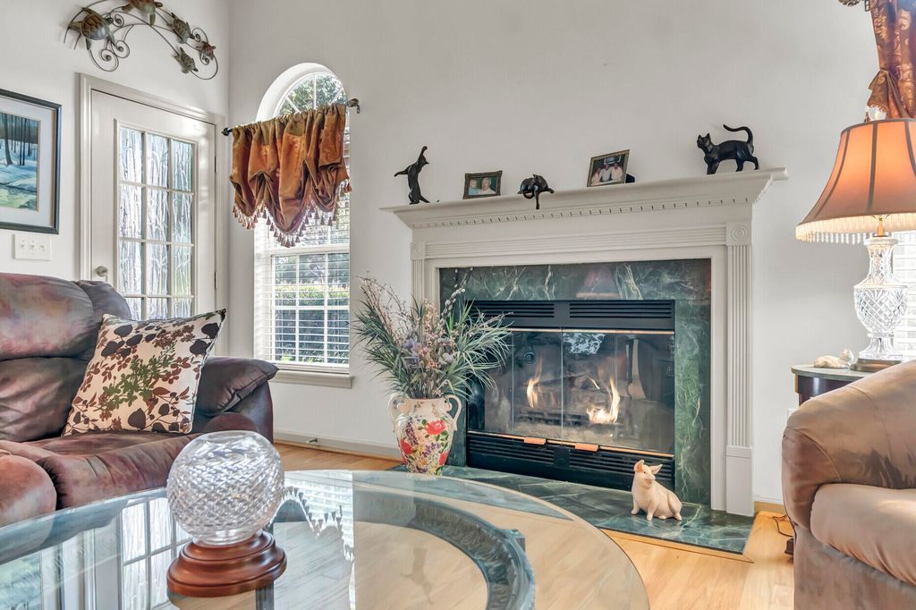 Image 7 of property listing at 206 Lytham Court, Charleston, SC 29414