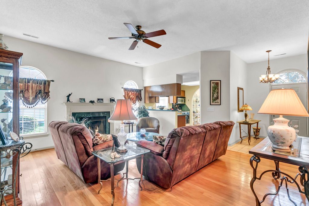 Image 8 of property listing at 206 Lytham Court, Charleston, SC 29414