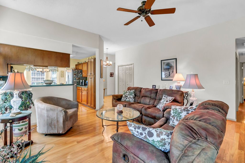Image 9 of property listing at 206 Lytham Court, Charleston, SC 29414