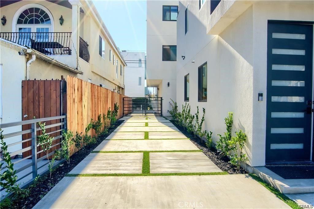 Image 2 of property listing at 4455 S Slauson Avenue, Culver City, CA 90230