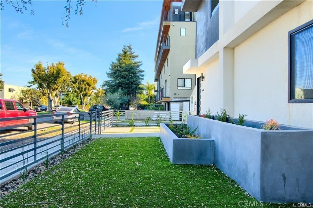 Image 3 of property listing at 4455 S Slauson Avenue, Culver City, CA 90230