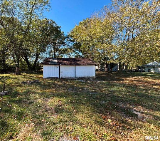 315 S Lackey Street, Salem, IL 62881