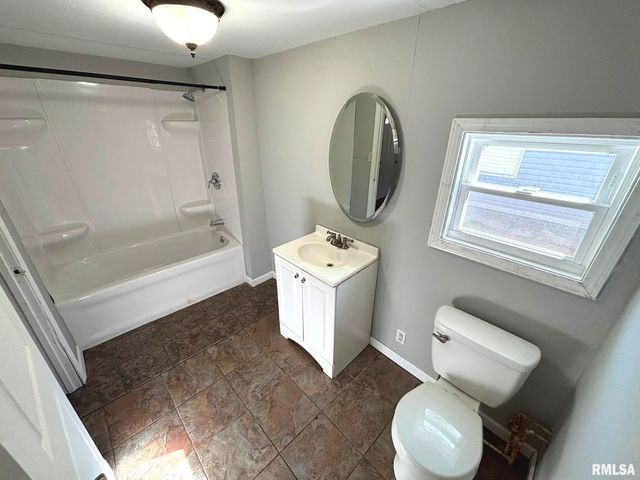 315 S Lackey Street, Salem, IL 62881