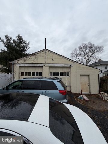 6 N BRIGHTON AVE, Upper Darby, PA 19082