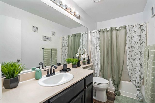 5613 Rose Brook Dr, Riverbank, CA 95367