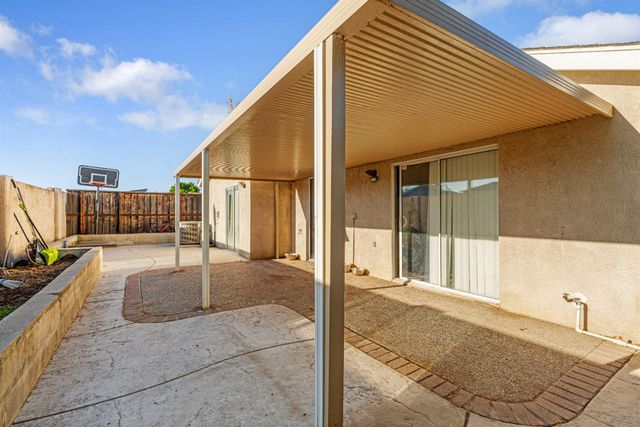 5613 Rose Brook Dr, Riverbank, CA 95367